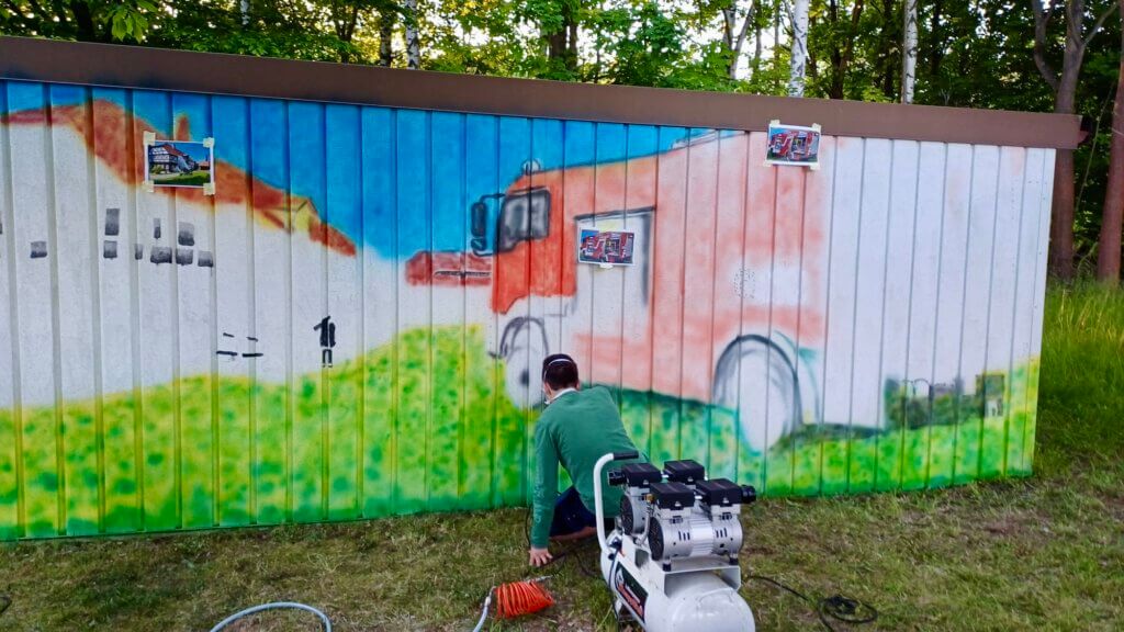 Airbrush-Wandgestaltung für die Garage der Feuerwehr Airbrush-Wandgestaltung für die Garage der Feuerwehr