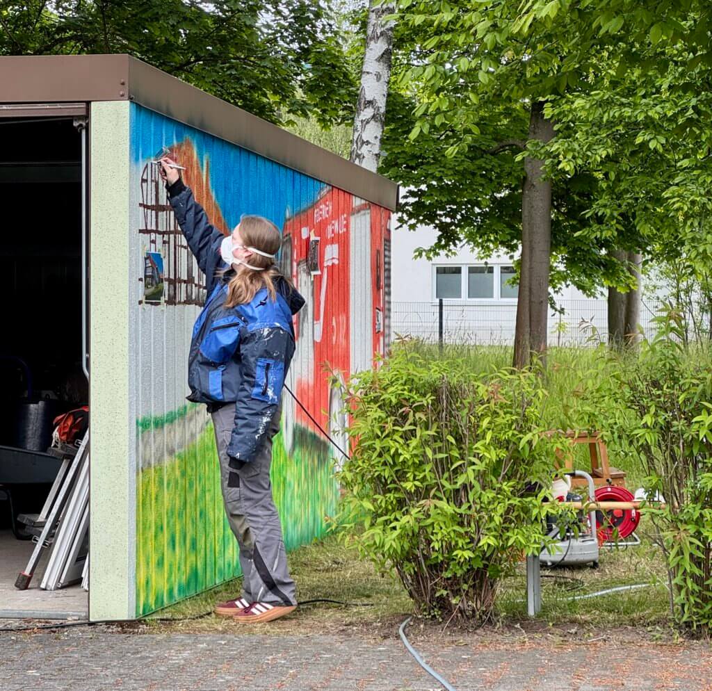 Airbrush-Wandgestaltung für die Garage der Feuerwehr Airbrush-Wandgestaltung für die Garage der Feuerwehr