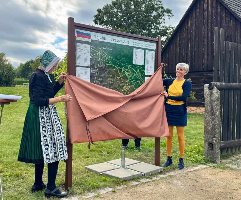 Gestaltung der sorbischen Ortstafel für den Schusterhof Trebendorf Gestaltung der sorbischen Ortstafel für den Schusterhof Trebendorf