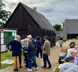 Gestaltung der sorbischen Ortstafel für den Schusterhof Trebendorf Einweihung der Ortstafel