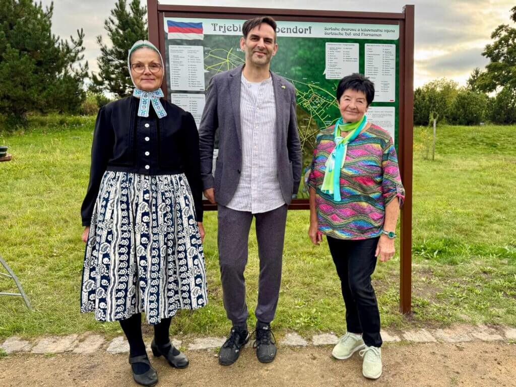 Gestaltung der sorbischen Ortstafel für den Schusterhof Trebendorf
