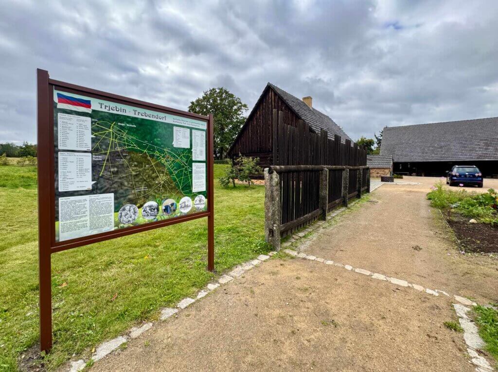 Gestaltung der sorbischen Ortstafel für den Schusterhof Trebendorf